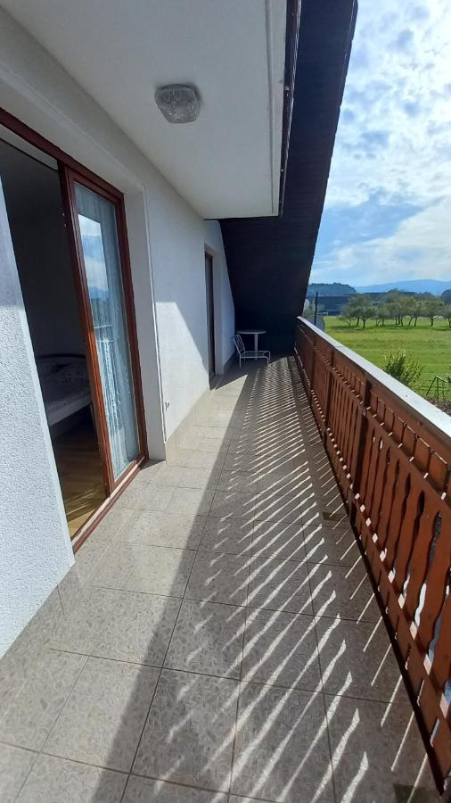 Draga - 2 Bedroom Apartment Trzic Luaran gambar
