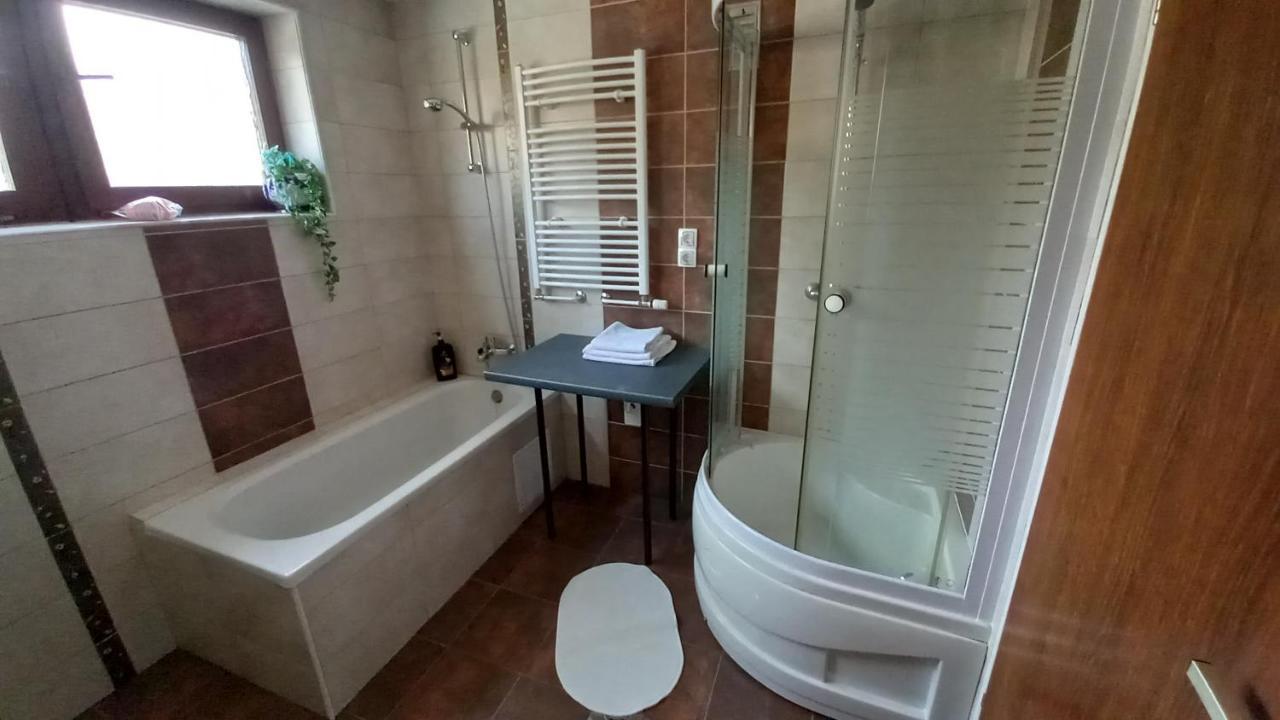 Draga - 2 Bedroom Apartment Trzic Luaran gambar