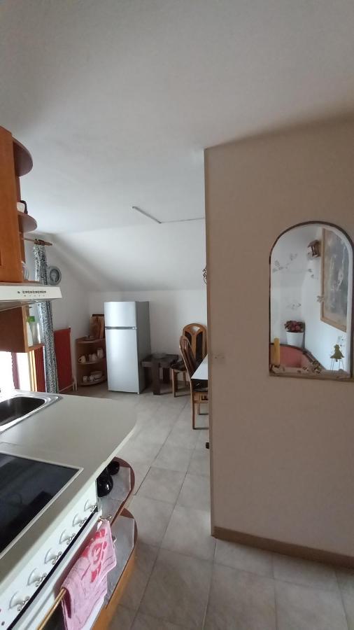 Draga - 2 Bedroom Apartment Trzic Luaran gambar